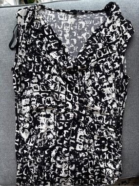 Chaus Black & White Abstract Sleeveless Wrap Camisole